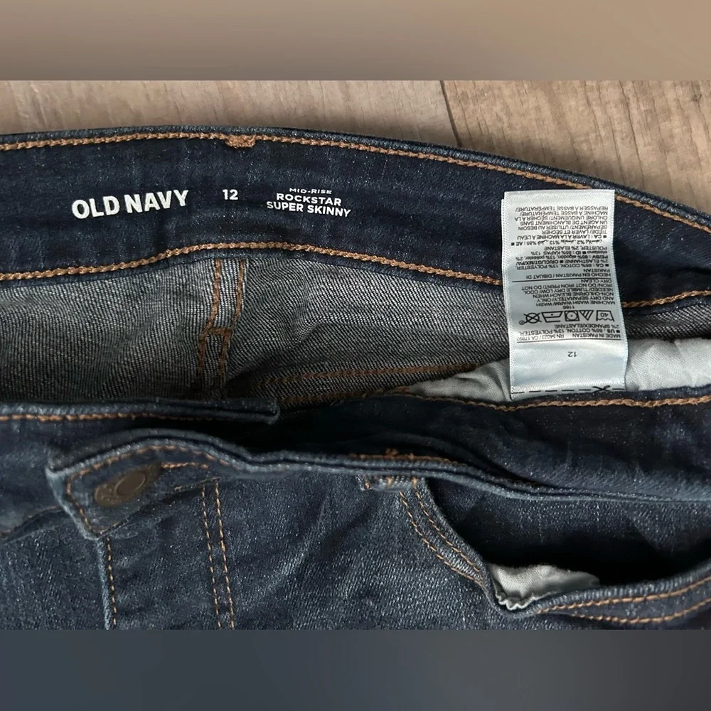 Old Navy Dark Wash Mid-Rise Rockstar Super Skinny Jeans Size 12 - Like New - Picture 5 of 5